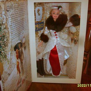 Barbie - 1995 Hallmark Special Edition 12 Inch Doll